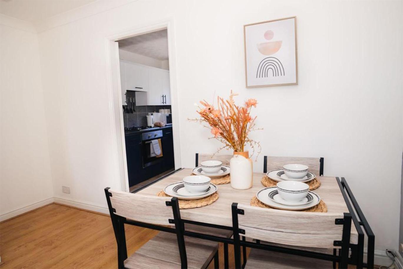 Haydock Cozy 2-Bedroom Home With Free Parking Экстерьер фото
